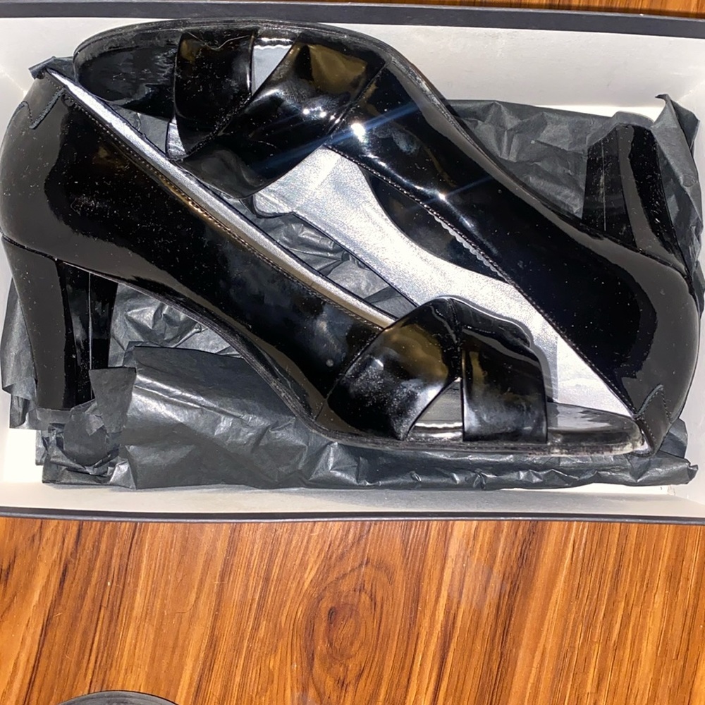 taryn rose black heels!